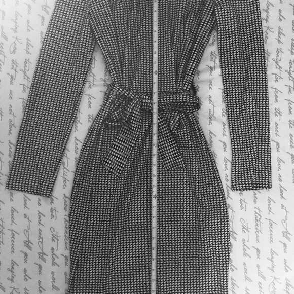 Sharp Black and White Houndstooth Slimline Dress Square Neckline - Picture 2 of 13